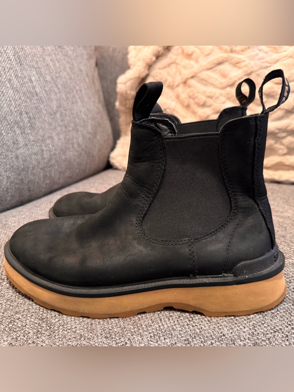 Sorel Black Chelsea Boots with Gum Tan Sole women size 9.5